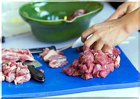 Cutting board with meat