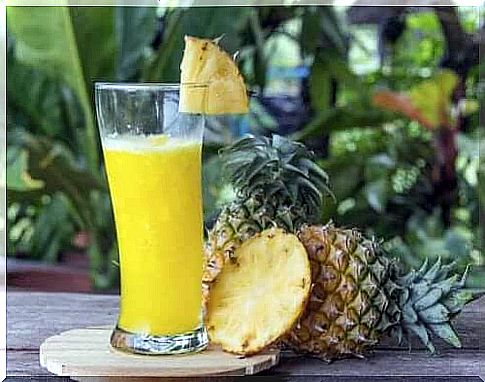 Pineapple lemon and linseed juice