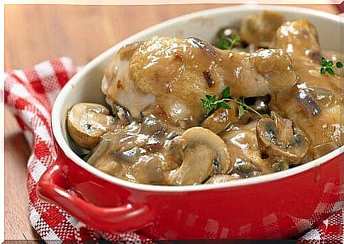 A hearty recipe for potatoes with mushroom sauce