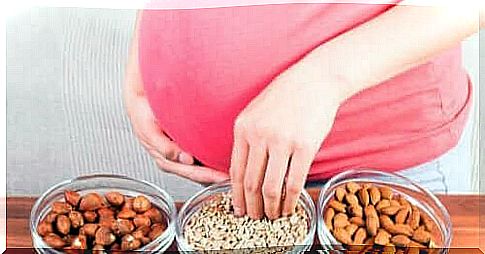 You can influence a mother's microbiota by, for example, eating nuts