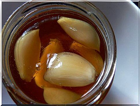 Garlic honey remedy for bronchitis