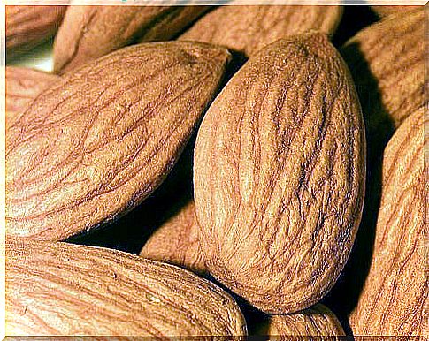 Almonds contain calcium