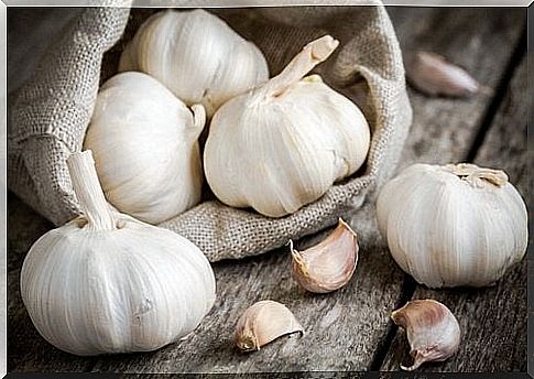 Fighting a cough with garlic
