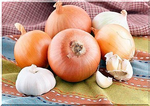 Fight cough with onion and garlic