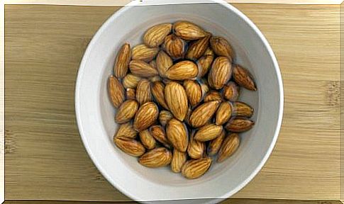 Find out why you should eat soaked almonds
