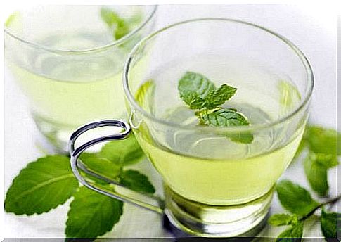 Mint tea for annoying headaches