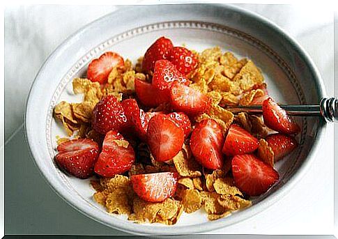 Plate of cornflakes with strawberries