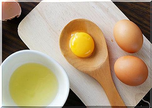 An egg yolk on a ladle
