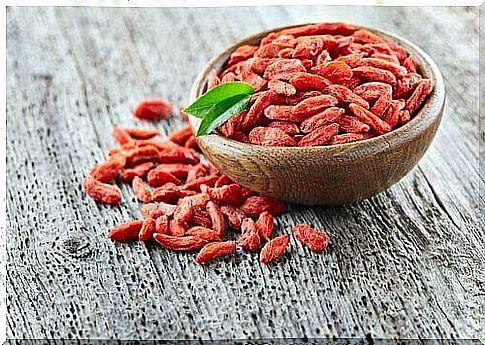 Goji berries and other berries are also high-fiber foods