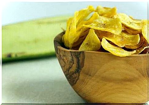 Oven baked cucumber chips in a wooden bowl