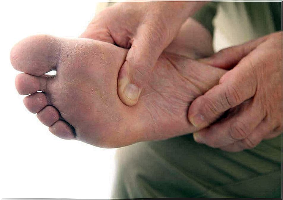 How to take care of a diabetic foot at home