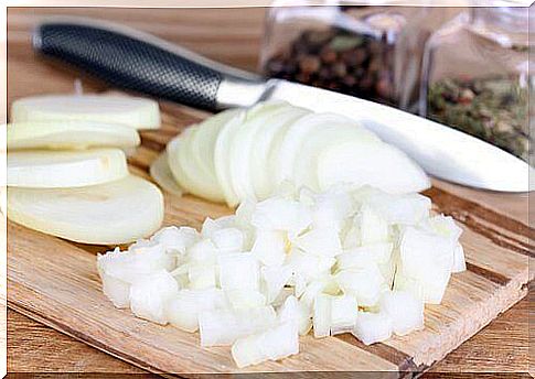 Sliced ​​onions against ingrown toenails
