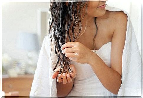 Using coconut oil for spectacular looking hair