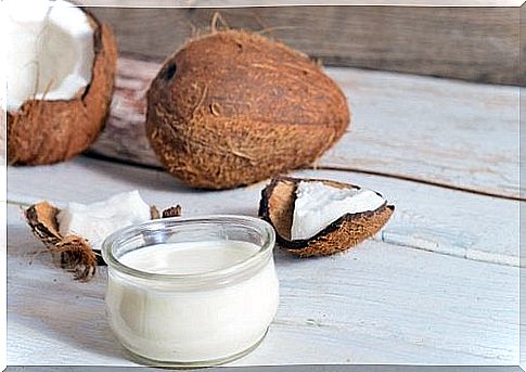 Prevent hair loss and gray hair with coconut oil