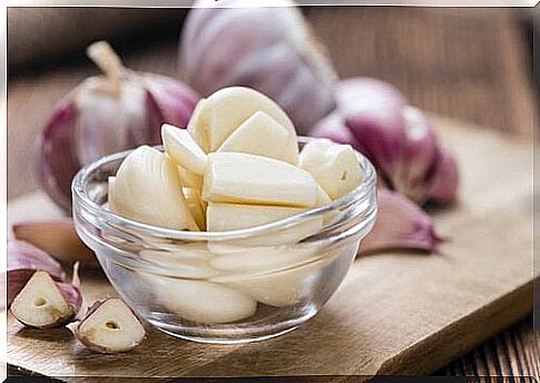 remove cholesterol with garlic