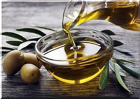 Olive oil to remove earwax
