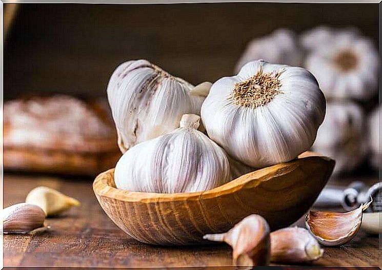 Garlic against warts