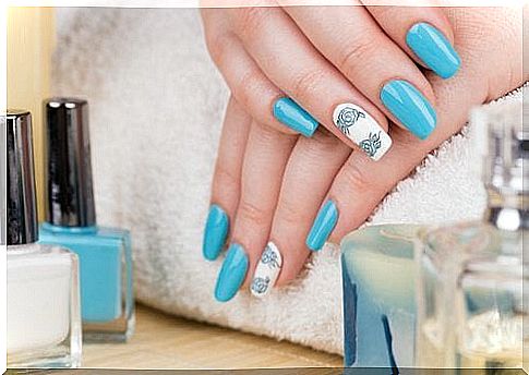 Nails with semi-permanent nail polish