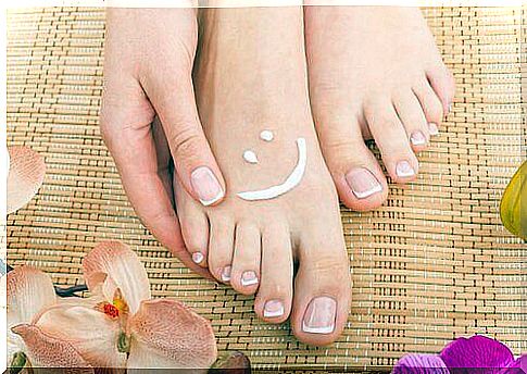 Foot care against cracked heels
