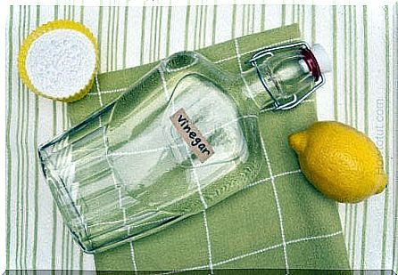 Vinegar and lemon to get soft and odorless towels