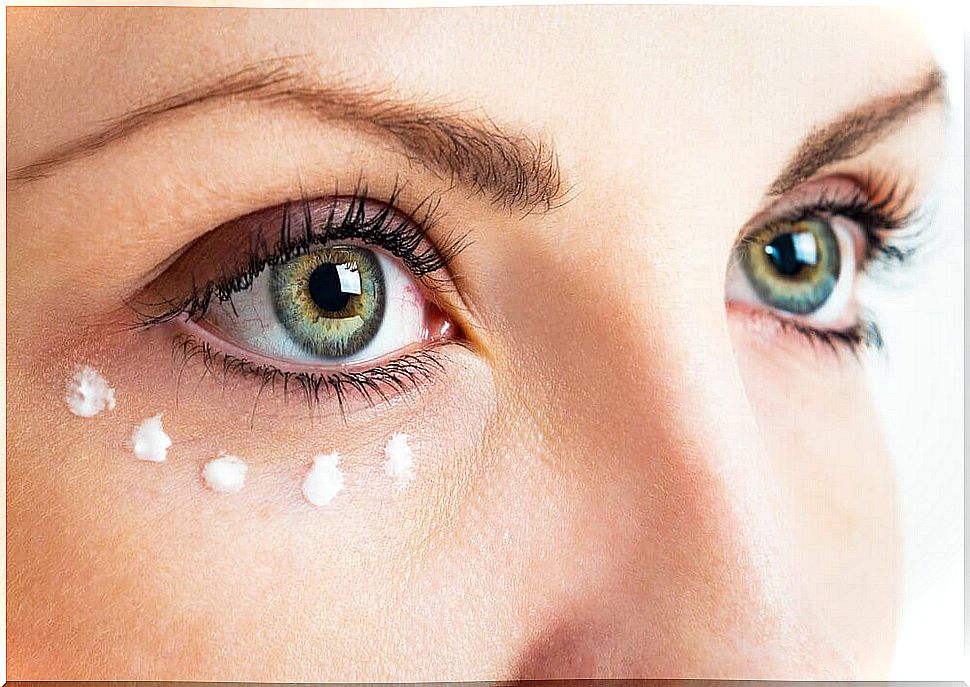 Reduce wrinkles around your eyes with vitamin E